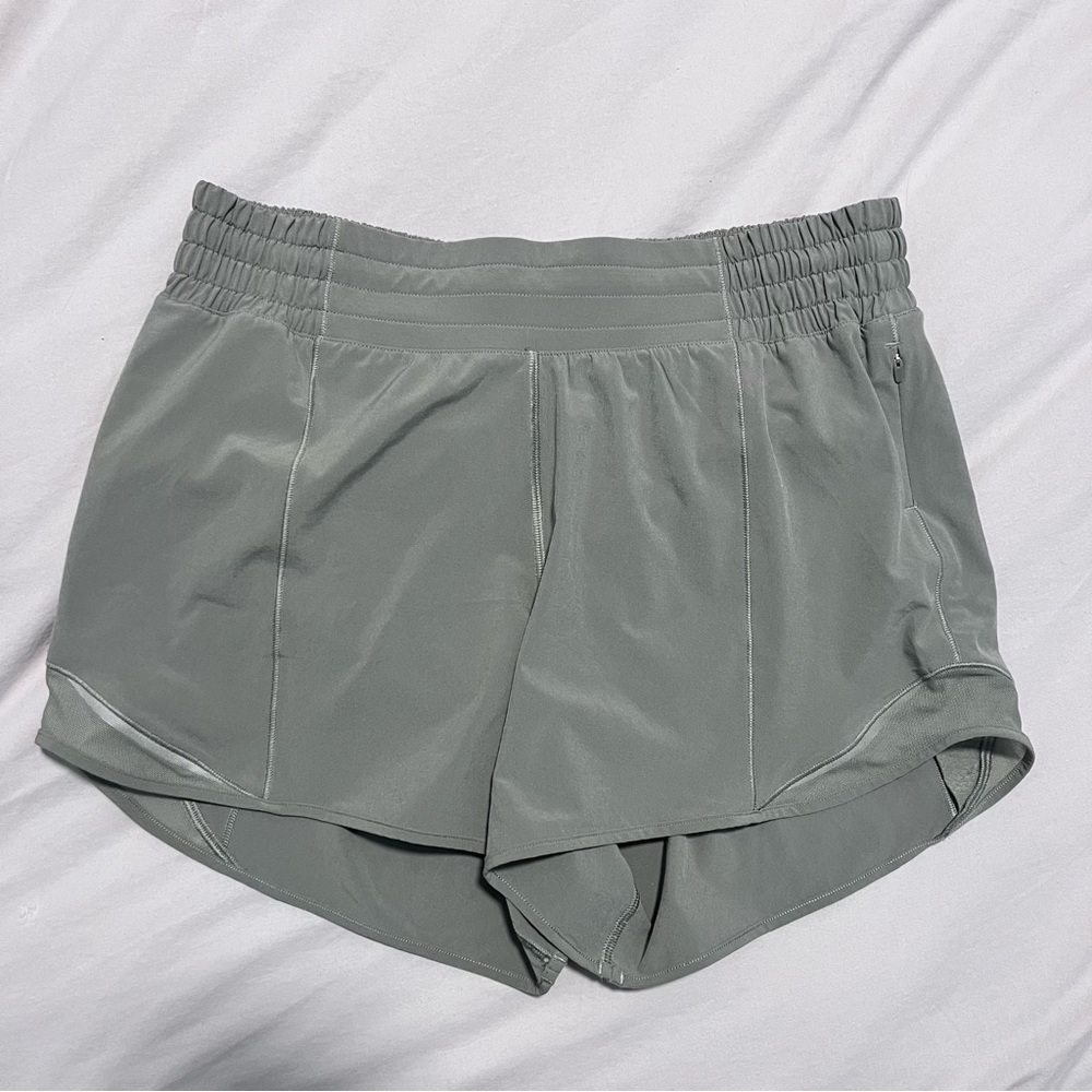 Lululemon Hotty Hot Short *High-Rise 4"
Rosemary Green